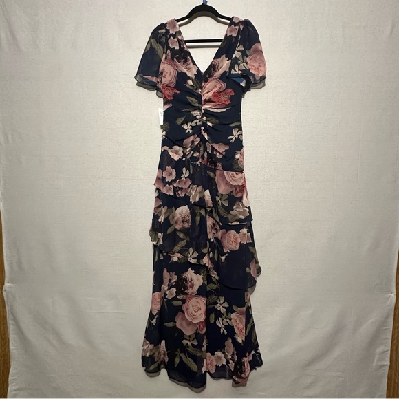 NWT Xscape Surplice Tiered Gown - size 4 - Picture 5 of 8